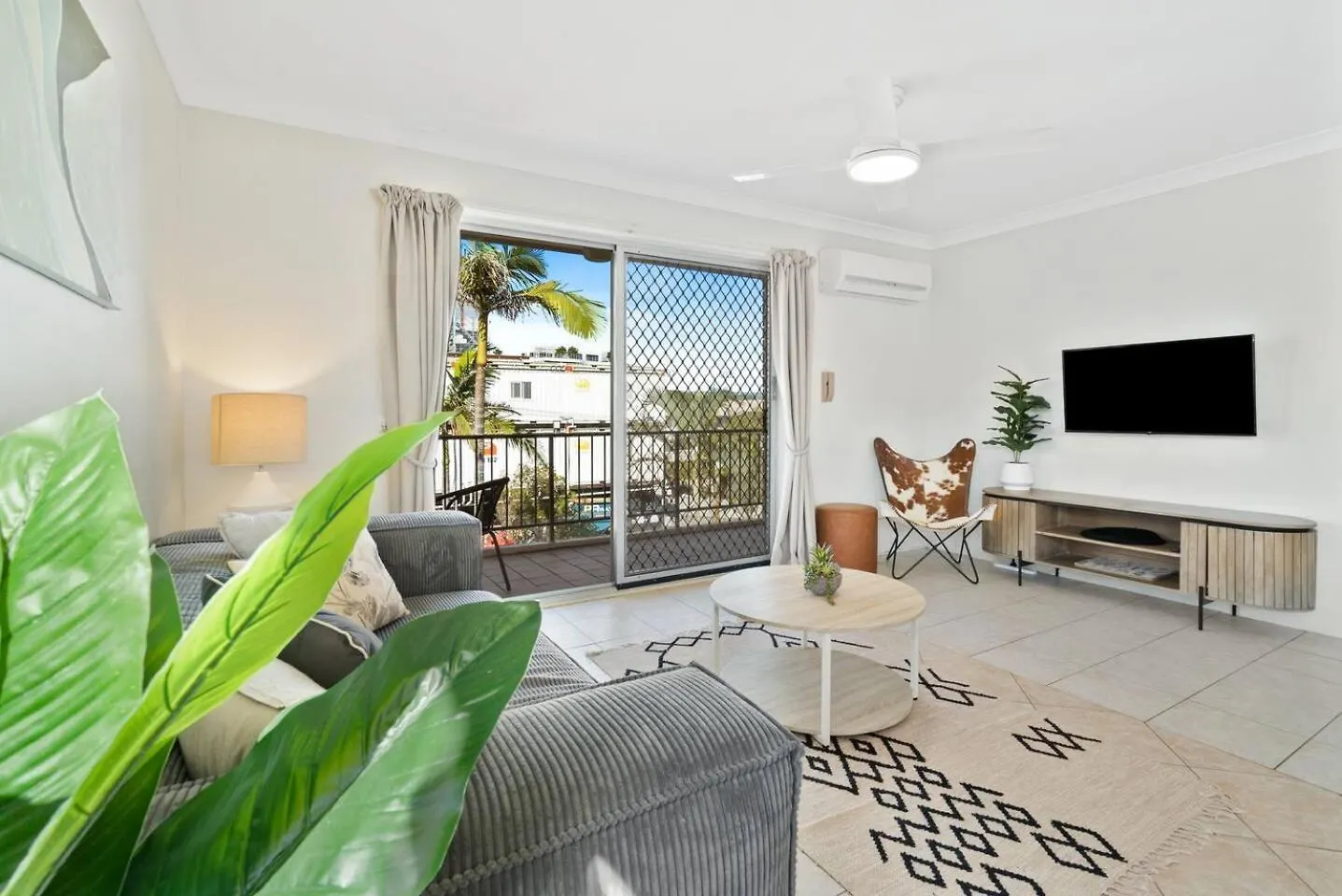 'Golden State Of Mind' Coastal Haven In Broadbeach Gold Coast