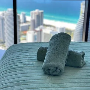 La Jolla Broadbeach Aparthotel